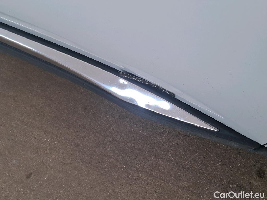  Peugeot  3008 PEUGEOT  / 2020 / 5P / SUV 1.6 HYBRID4 300 E-EAT8 GT #27