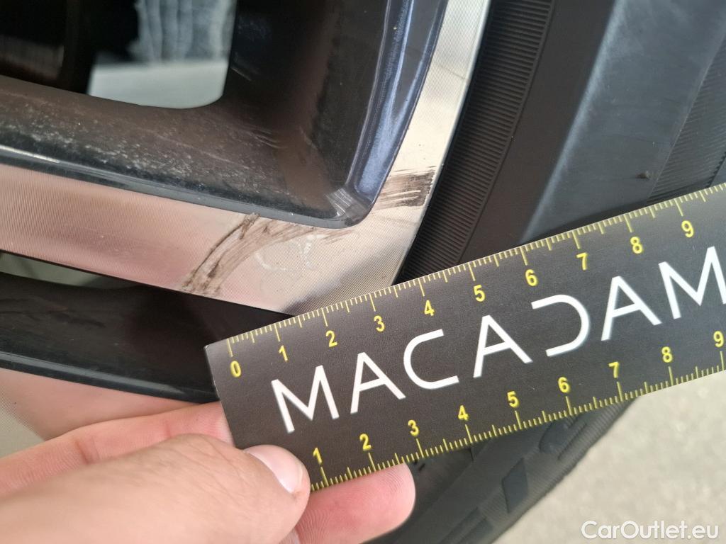  Peugeot  3008 PEUGEOT  / 2020 / 5P / SUV 1.6 HYBRID4 300 E-EAT8 GT #53