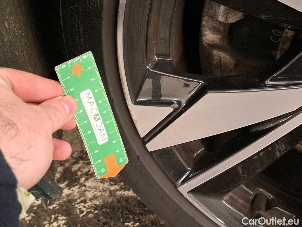  Peugeot  308 PEUGEOT  SW / 2021 / 5P / Break PureTech 130 S&S EAT 8 ALLURE #8