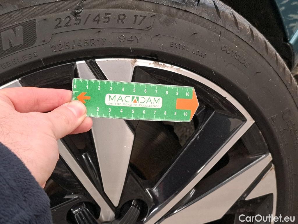  Peugeot  308 PEUGEOT  SW / 2021 / 5P / Break PureTech 130 S&S EAT 8 ALLURE #6