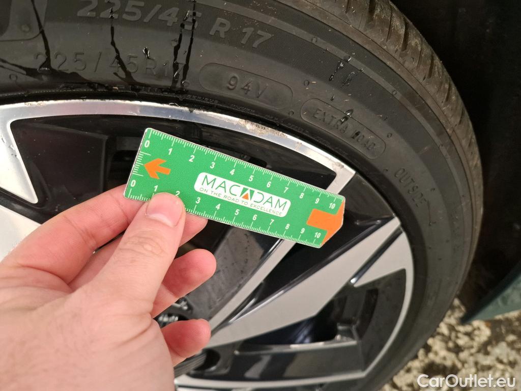  Peugeot  308 PEUGEOT  SW / 2021 / 5P / Break PureTech 130 S&S EAT 8 ALLURE #11