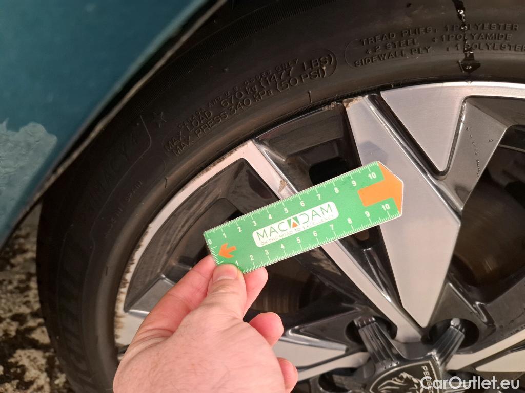  Peugeot  308 PEUGEOT  SW / 2021 / 5P / Break PureTech 130 S&S EAT 8 ALLURE #17