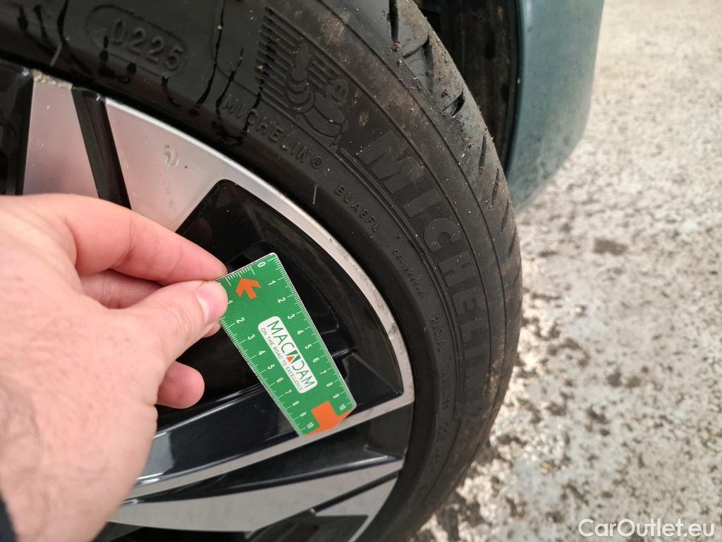  Peugeot  308 PEUGEOT  SW / 2021 / 5P / Break PureTech 130 S&S EAT 8 ALLURE #18