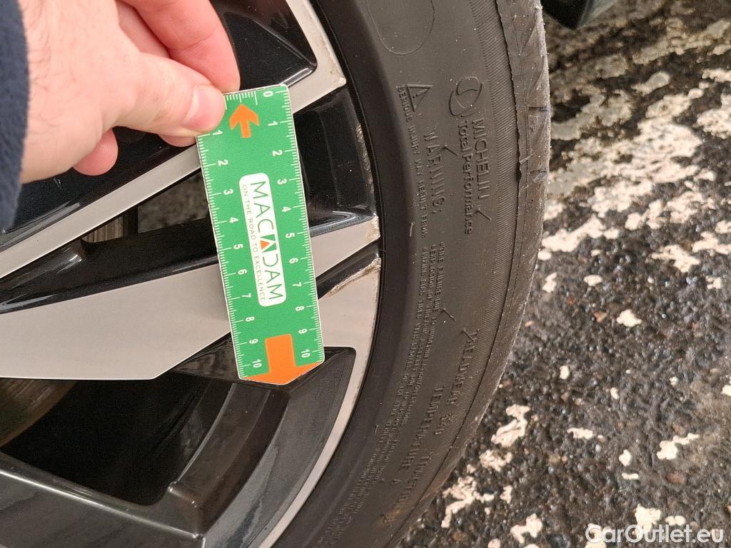  Peugeot  308 PEUGEOT  SW / 2021 / 5P / Break PureTech 130 S&S EAT 8 ALLURE #7