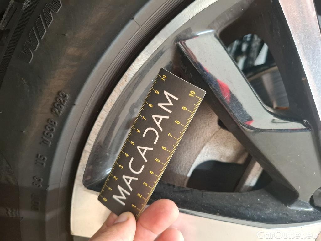  Peugeot  3008 PEUGEOT  / 2020 / 5P / SUV 1.6 HYBRID4 300 E-EAT8 GT #60