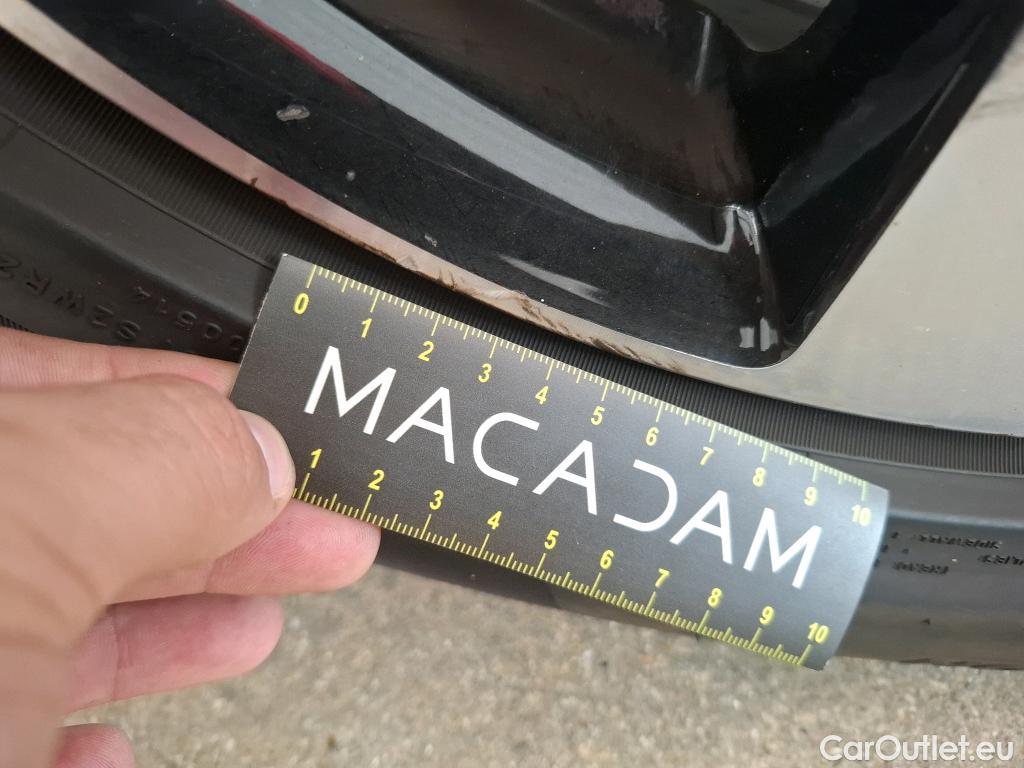  Peugeot  3008 PEUGEOT  / 2020 / 5P / SUV 1.6 HYBRID4 300 E-EAT8 GT #58