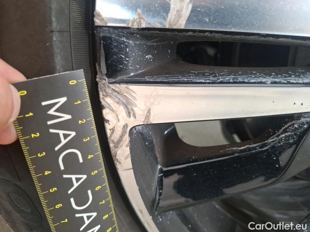  Peugeot  3008 PEUGEOT  / 2020 / 5P / SUV 1.6 HYBRID4 300 E-EAT8 GT #63