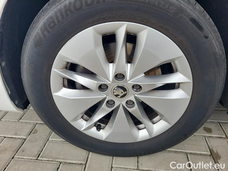  Skoda  Octavia  Lim. (NX3)(2020)  1.5TSI 110 Ambition 5d #7