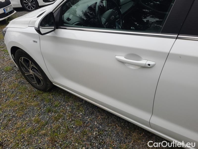  Hyundai  i30  (PD)(01.2017  ->)  kom.1.5T-GDI Smart 5d #16