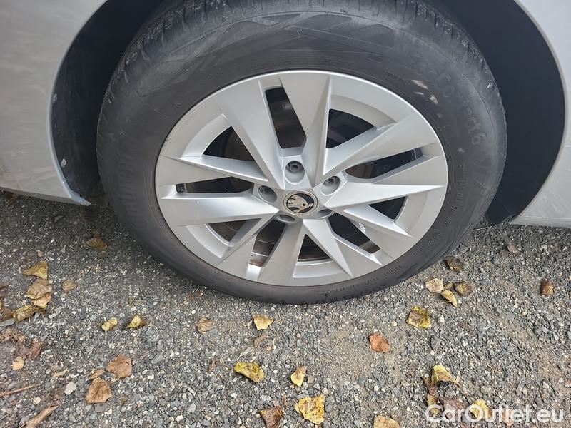  Skoda  Octavia  Lim. (NX3)(2020) Oct.1.5 e-TEC 110 Style AT #4