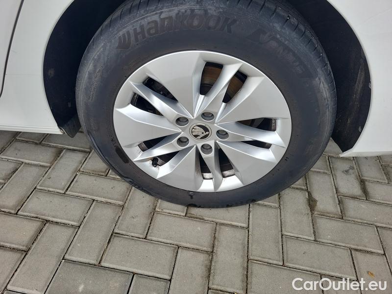  Skoda  Octavia  Lim. (NX3)(2020)  1.5TSI 110 Ambition 5d #1