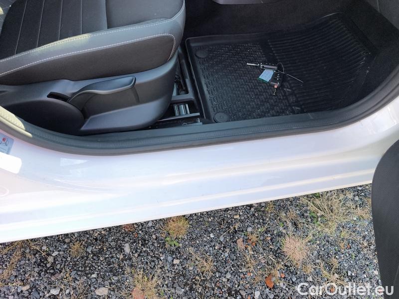  Skoda  Fabia  Combi (2015) Com.1.0TSI 70 Ambition 5d #22