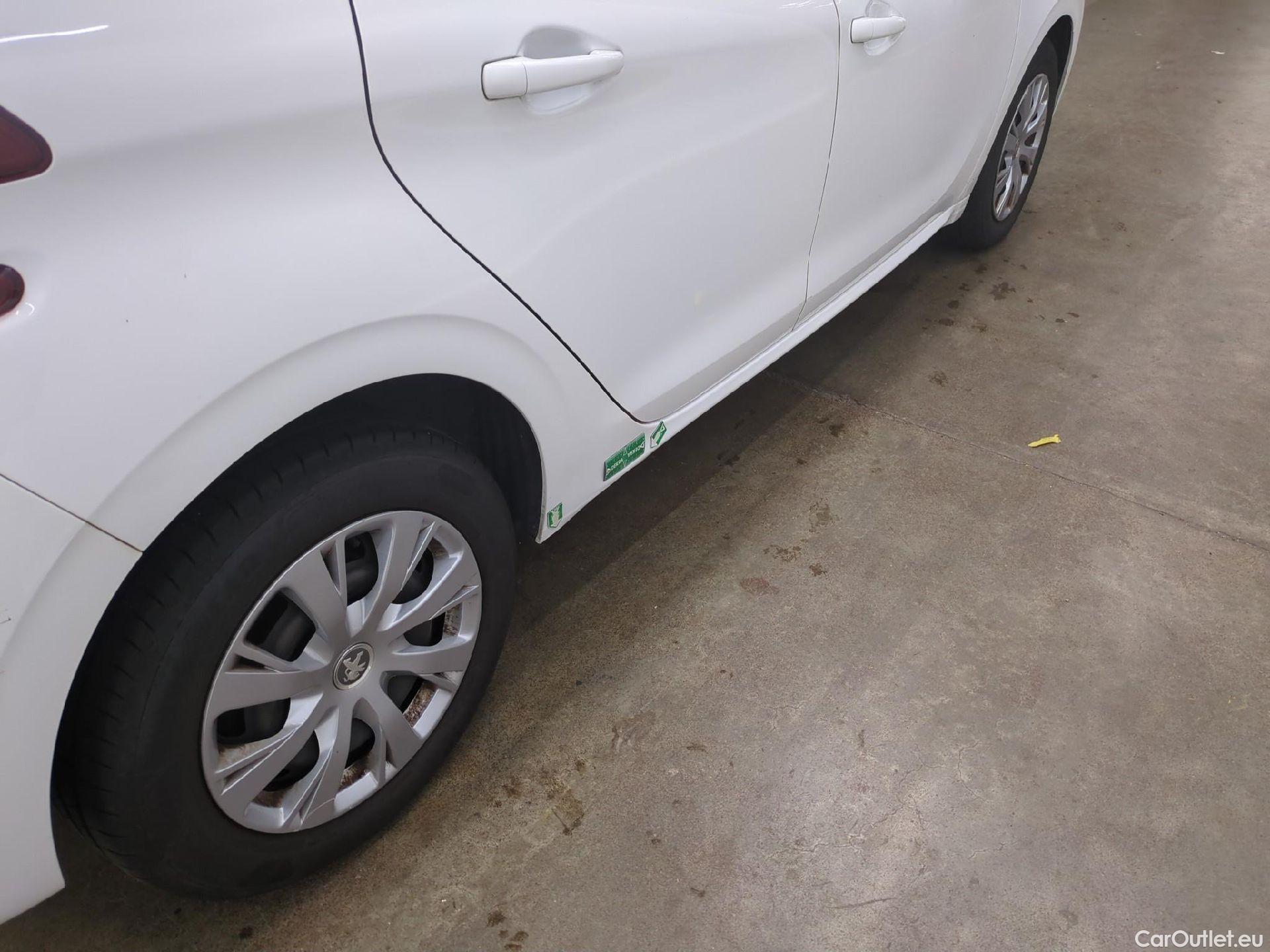  Peugeot  208 PEUGEOT  Affaire VU 5p Berline BlueHDi 100 ¤6.c S&S PREMIUM PACK #32