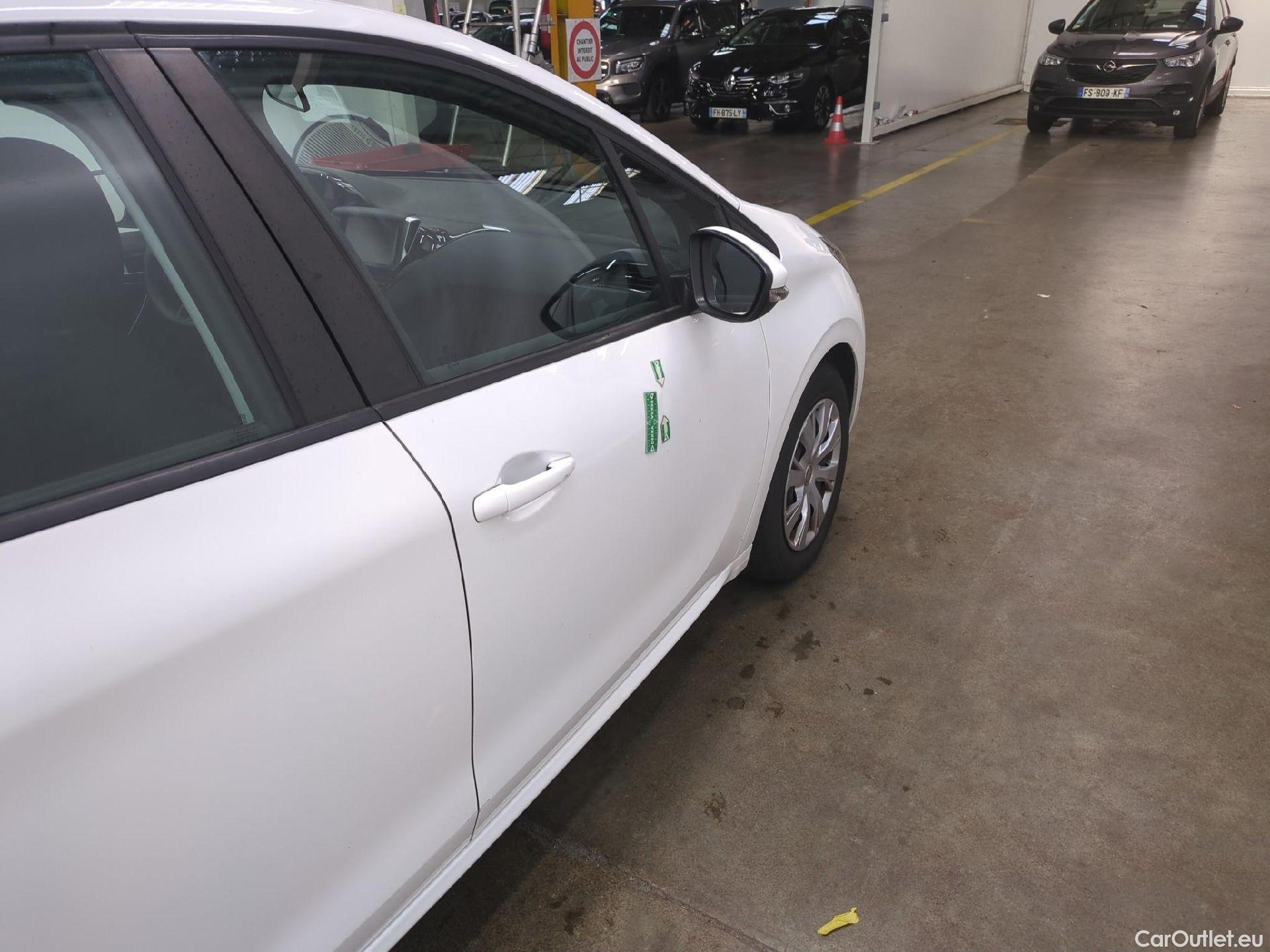  Peugeot  208 PEUGEOT  Affaire VU 5p Berline BlueHDi 100 ¤6.c S&S PREMIUM PACK #35