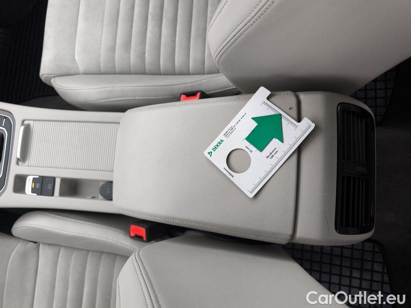  Volkswagen  Passat  Variant (CB5) (2019) Pas.Var.2.0TDI 140 Elegance AT #17