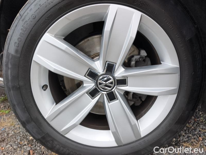  Volkswagen  Passat  Variant (CB5) (2019) Pas.Var.2.0TDI 140 Elegance AT #40