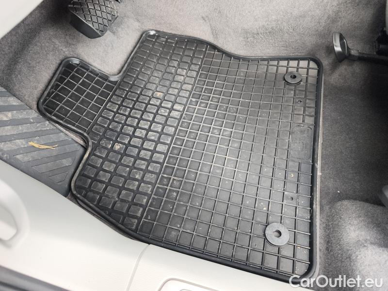  Volkswagen  Passat  Variant (CB5) (2019) Pas.Var.2.0TDI 110 Elegance AT #8