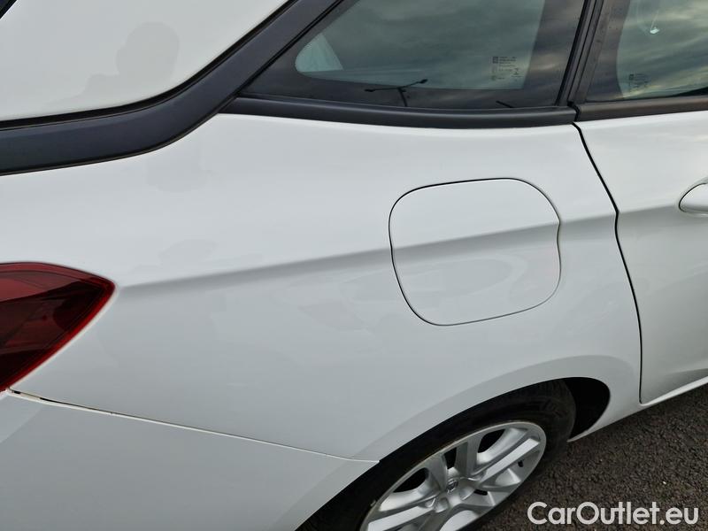  Opel  Astra  K Sports Tourer (2015) ST 1.5CDTi 77 Edition 5d #19