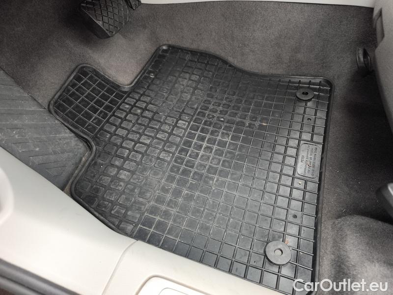  Volkswagen  Passat  Variant (CB5) (2019) Pas.Var.2.0TDI 140 Elegance AT #8