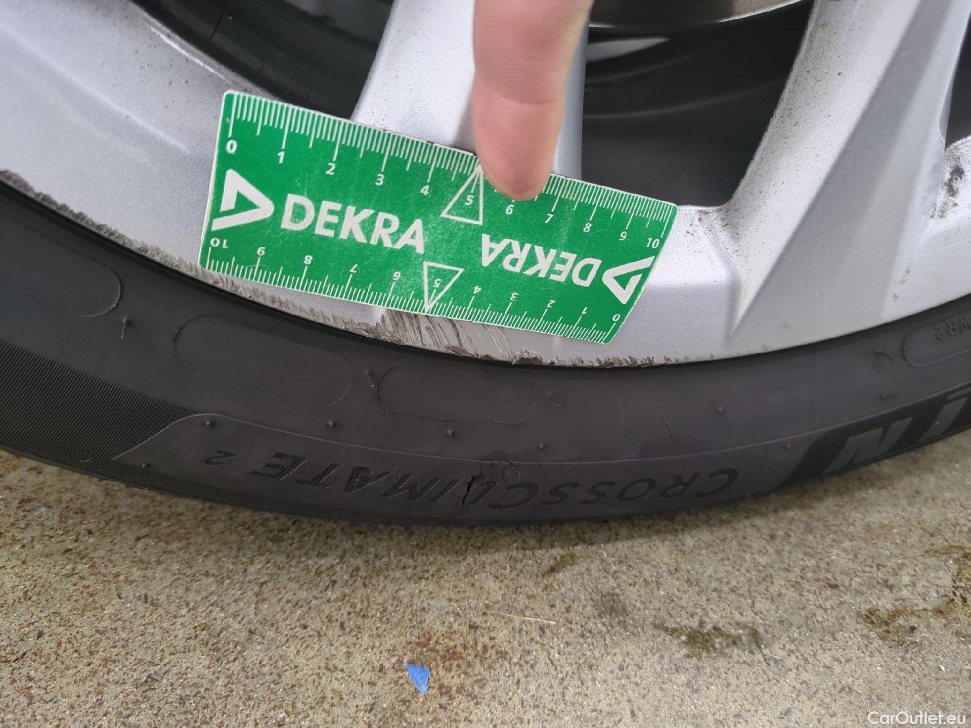  Bmw  Serie 2 BMW  Gran Tourer / 2018 / 5P / monospace 218d Business Design Auto #32