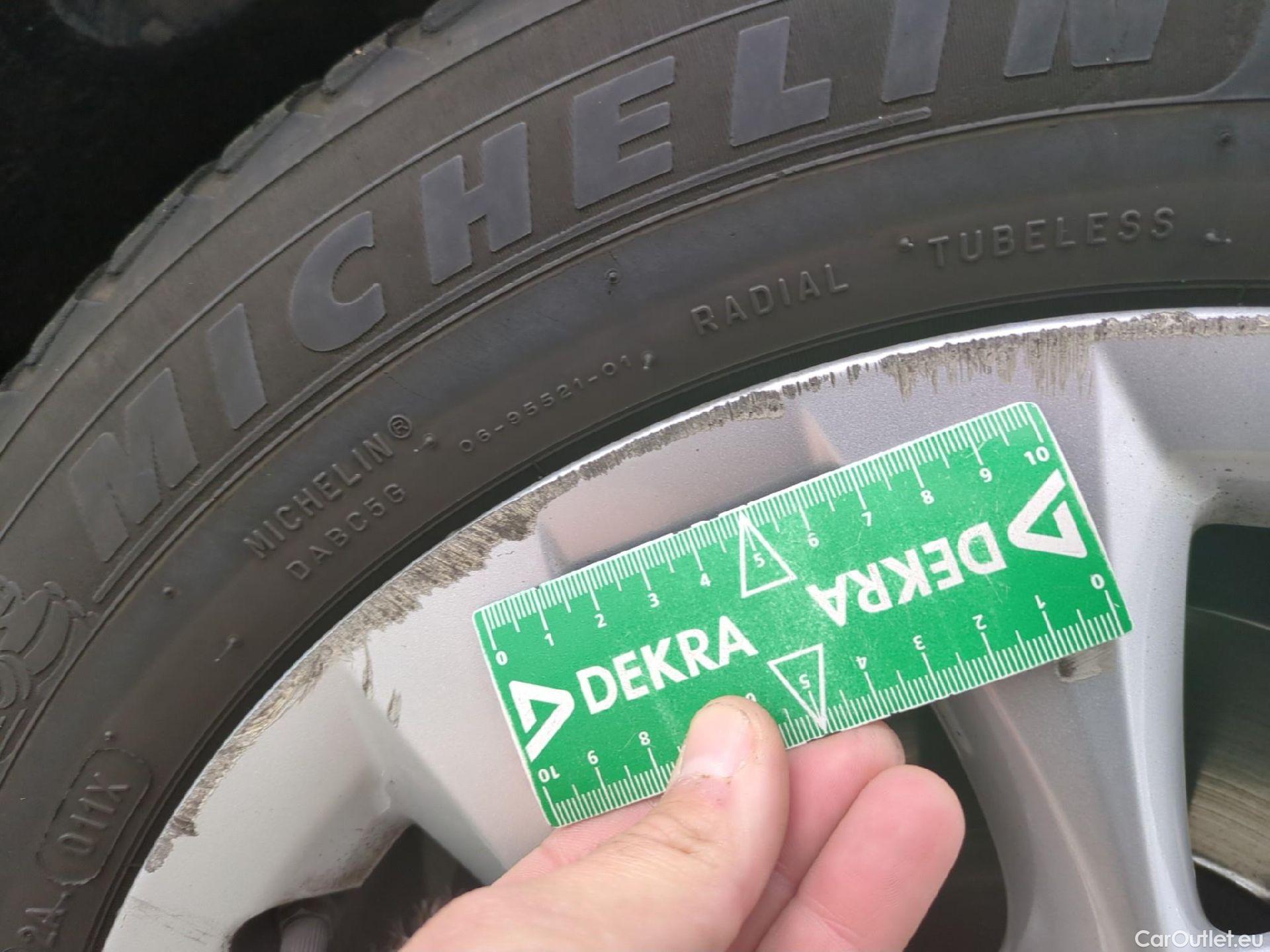  Bmw  Serie 2 BMW  Gran Tourer / 2018 / 5P / monospace 218d Business Design Auto #33