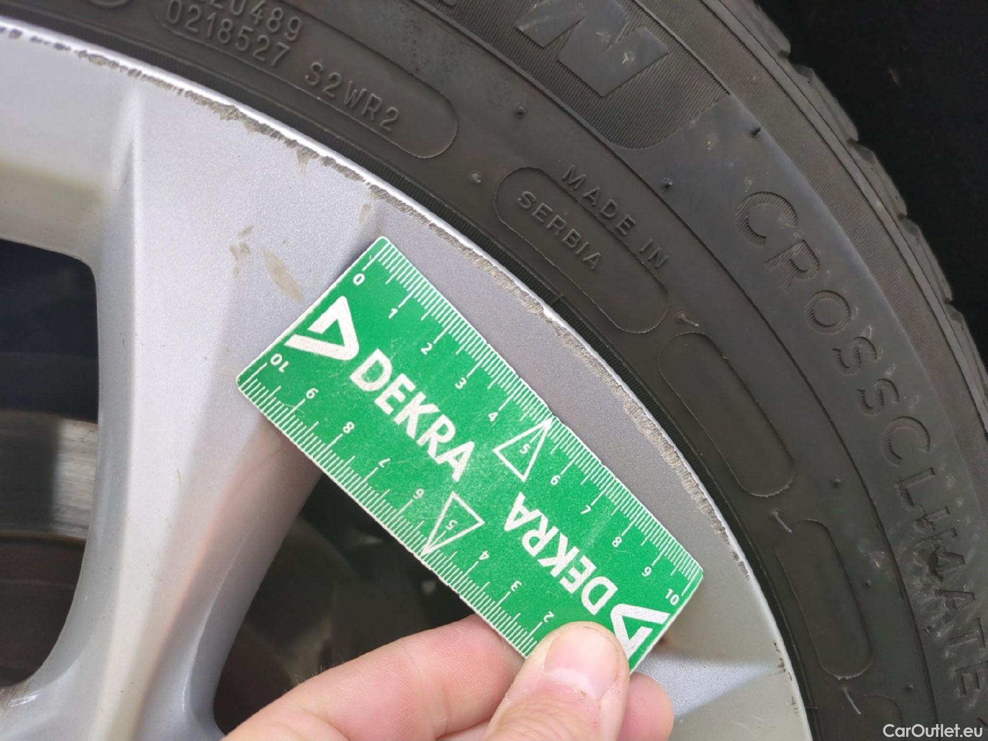  Bmw  Serie 2 BMW  Gran Tourer / 2018 / 5P / monospace 218d Business Design Auto #17