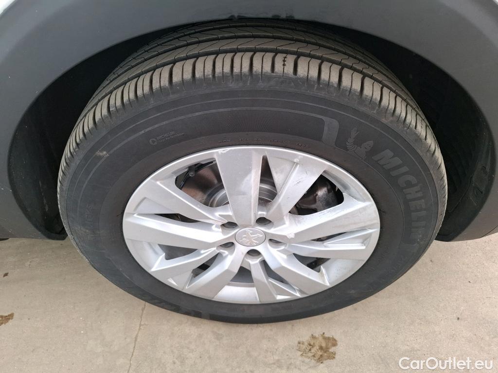  Peugeot  3008  Active Pack 1.2 PureTech 130CV BVA8 E6d #44