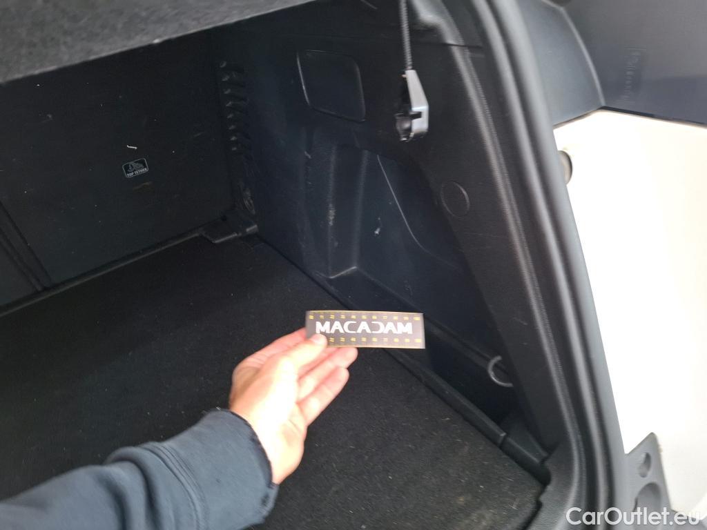  Peugeot  3008  Active Pack 1.2 PureTech 130CV BVA8 E6d #53