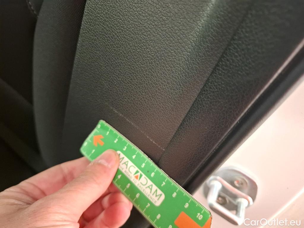  Hyundai  i30 HYUNDAI  / 2016 / 5P / Berline 1.6 CRDI 95 BUSINESS #4