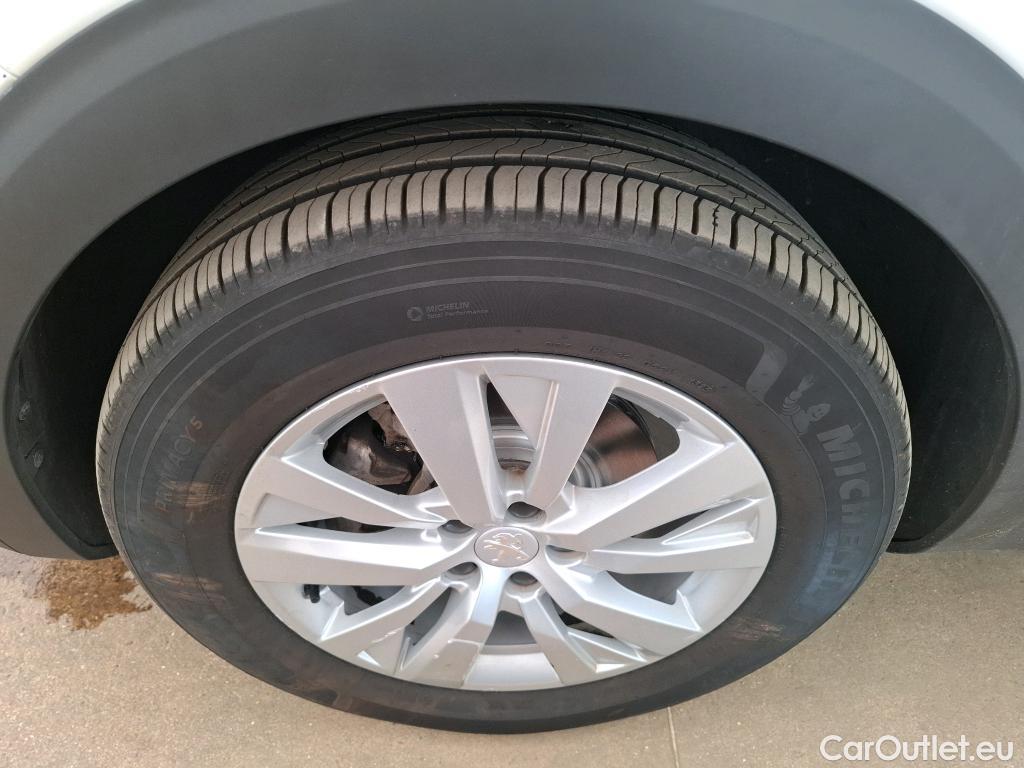  Peugeot  3008  Active Pack 1.2 PureTech 130CV BVA8 E6d #5