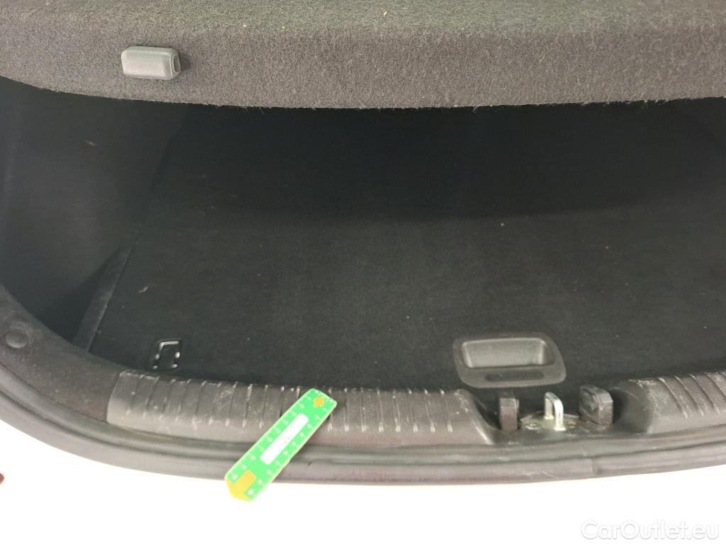  Hyundai  i30 HYUNDAI  / 2016 / 5P / Berline 1.6 CRDI 95 BUSINESS #1