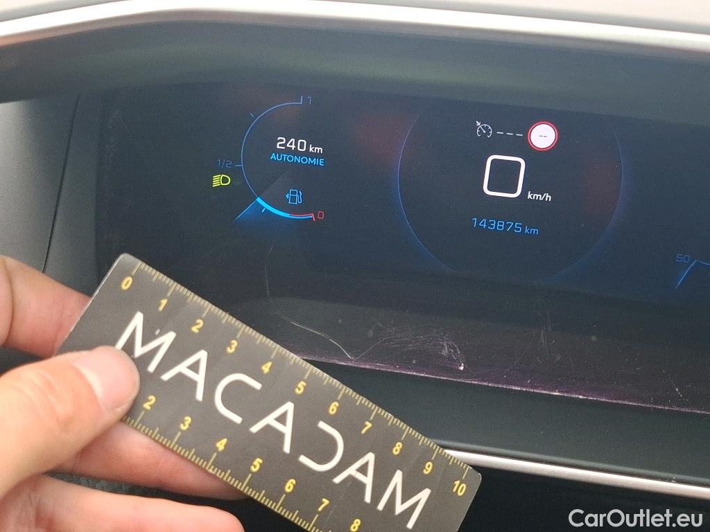  Peugeot  2008  Allure Pack 1.5 HDi 130CV BVA8 E6d #17