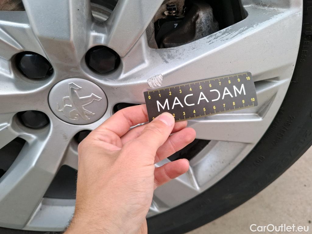  Peugeot  3008  Active Pack 1.2 PureTech 130CV BVA8 E6d #47