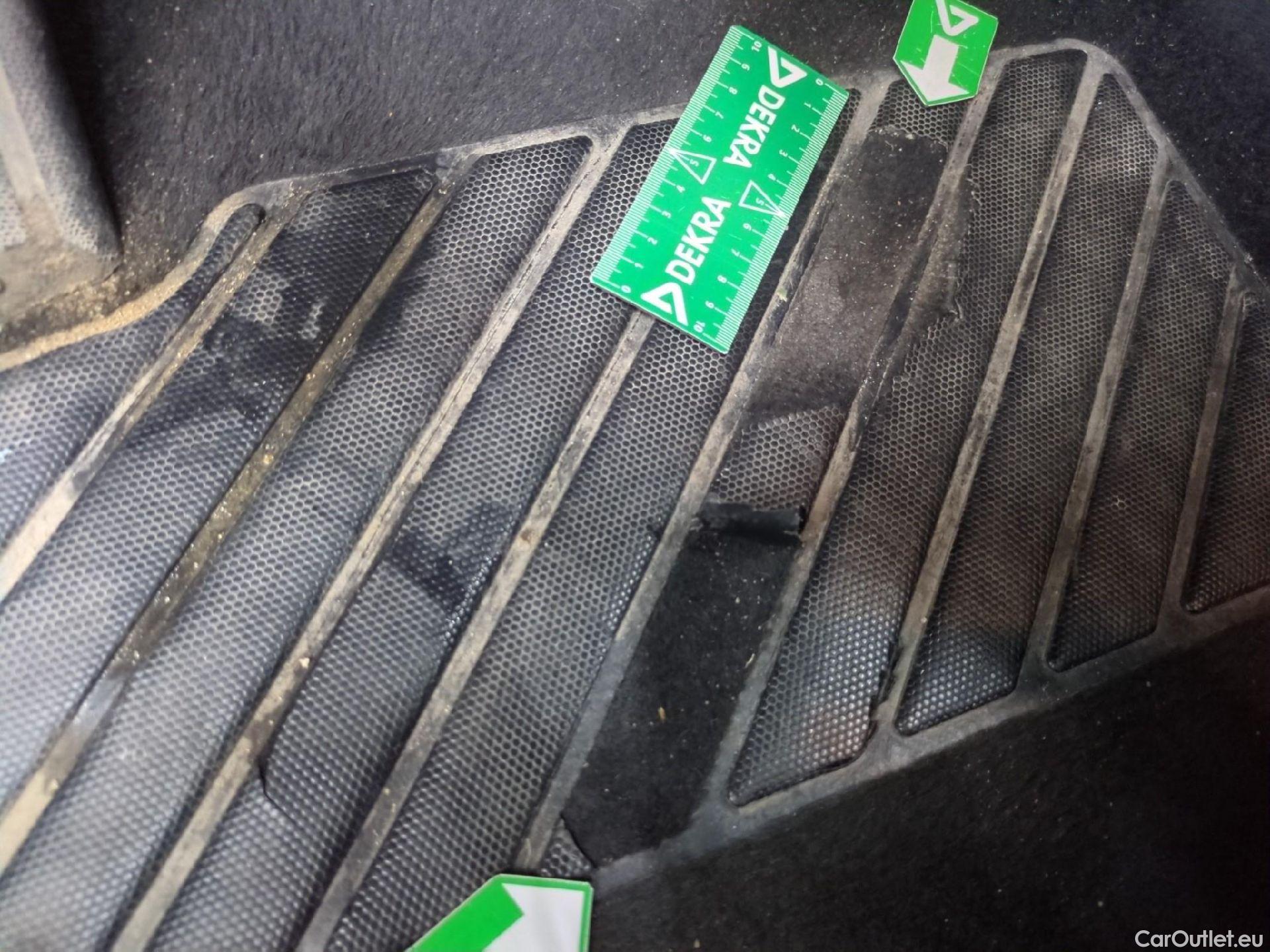  Opel   Grandland X Grandland X Elegance Business 1.5 130CV BVA8 E6d #10