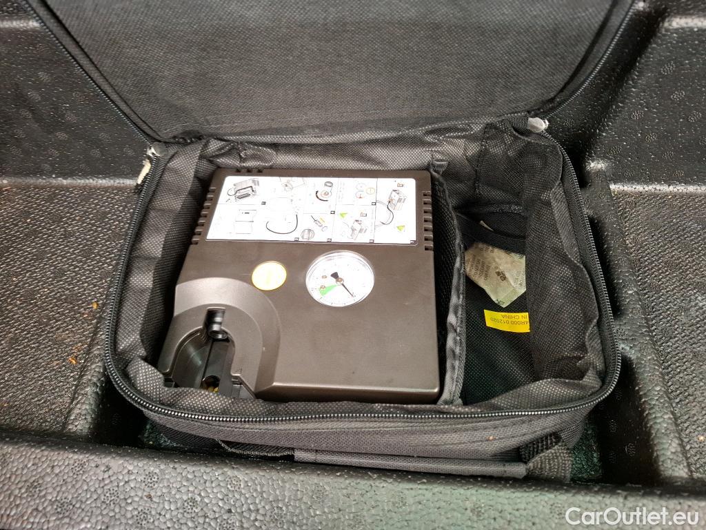  Hyundai  Tucson HYUNDAI  / 2018 / 5P / SUV 1.6 CRDI 115 HYBRID 48V CREATIVE #59