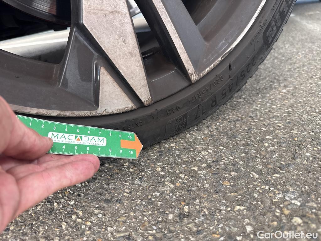  Peugeot  308 PEUGEOT  SW / 2021 / 5P / Break PureTech 130 S&S EAT 8 ALLURE #35