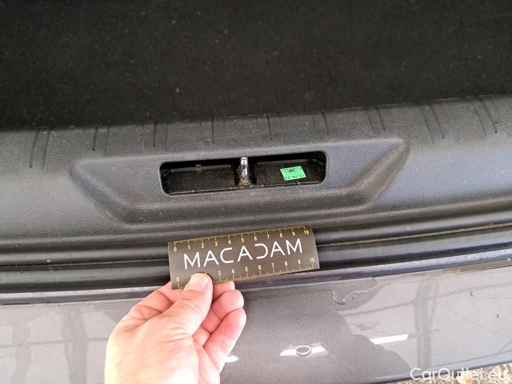  Peugeot  308 PEUGEOT  / 2017 / 5P / Berline Puretech 130 S&S EAT8 Allure #26