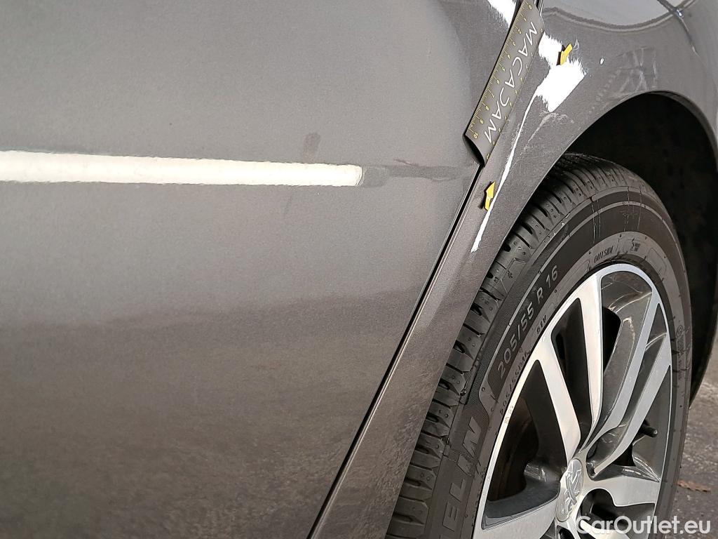  Peugeot  308 PEUGEOT  / 2017 / 5P / Berline Puretech 130 S&S EAT8 Allure #2