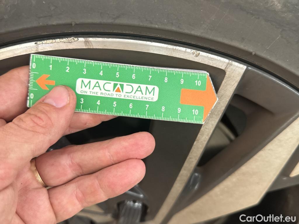  Peugeot  308 PEUGEOT  SW / 2021 / 5P / Break PureTech 130 S&S EAT 8 ALLURE #37