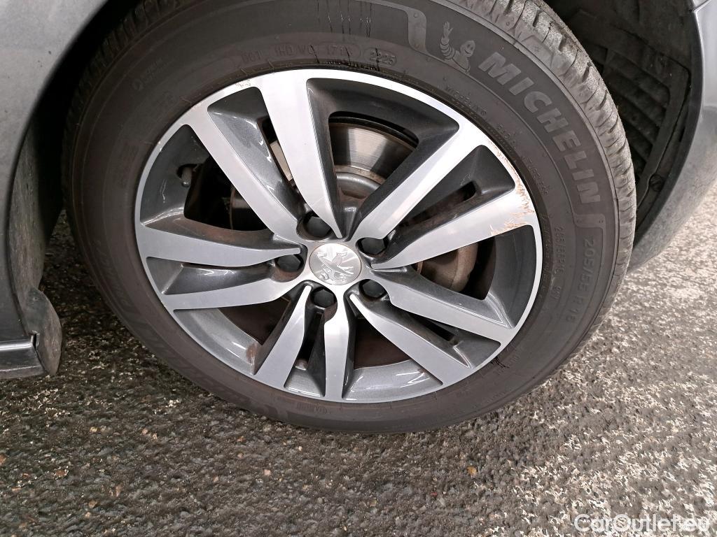  Peugeot  308 PEUGEOT  / 2017 / 5P / Berline Puretech 130 S&S EAT8 Allure #23
