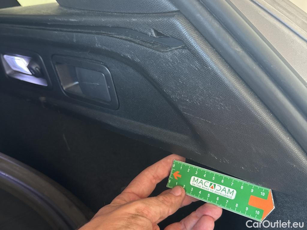  Peugeot  308 PEUGEOT  SW / 2021 / 5P / Break PureTech 130 S&S EAT 8 ALLURE #44