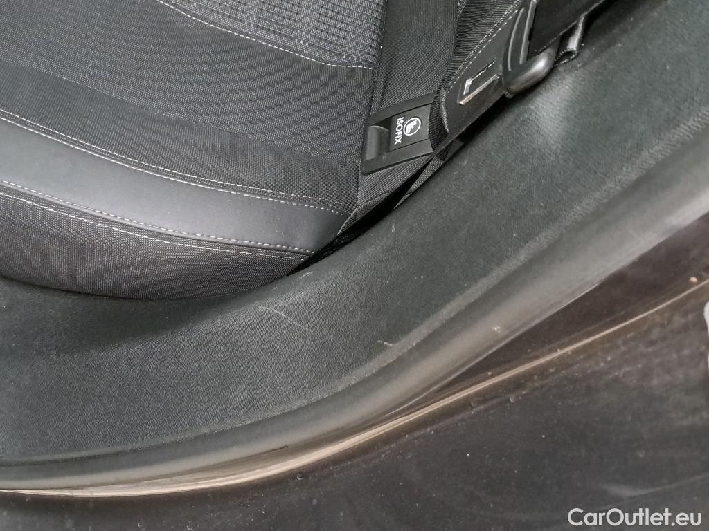  Peugeot  308 PEUGEOT  / 2017 / 5P / Berline Puretech 130 S&S EAT8 Allure #25