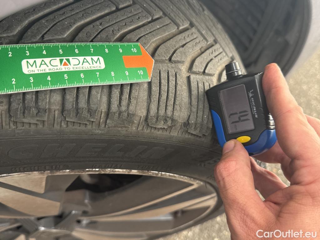  Peugeot  308 PEUGEOT  SW / 2021 / 5P / Break PureTech 130 S&S EAT 8 ALLURE #31