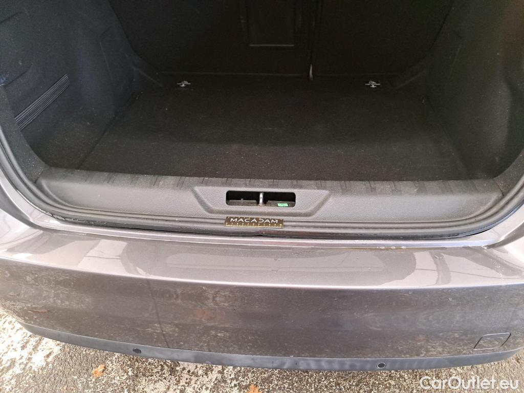  Peugeot  308 PEUGEOT  / 2017 / 5P / Berline Puretech 130 S&S EAT8 Allure #27