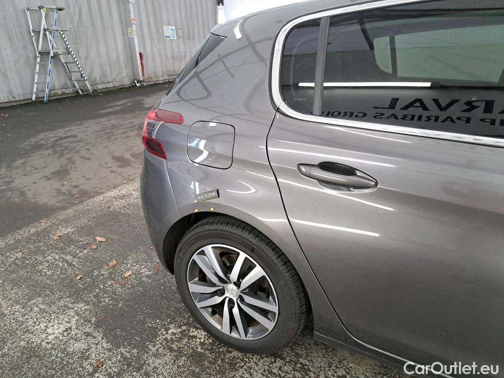  Peugeot  308 PEUGEOT  / 2017 / 5P / Berline Puretech 130 S&S EAT8 Allure #6