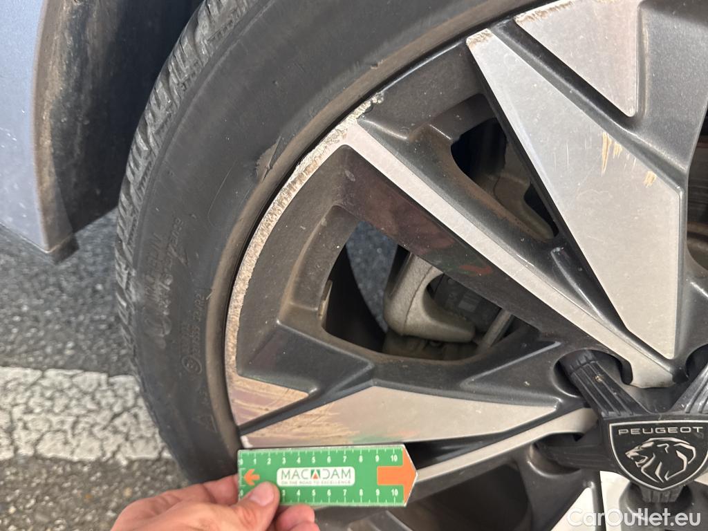  Peugeot  308 PEUGEOT  SW / 2021 / 5P / Break PureTech 130 S&S EAT 8 ALLURE #39