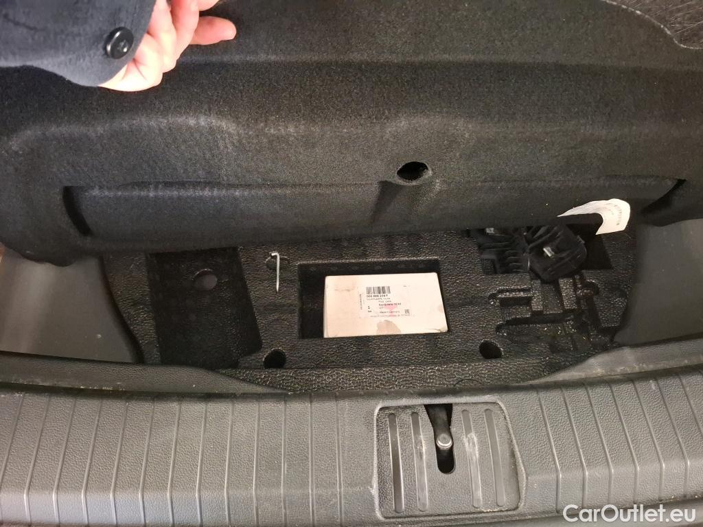  Volkswagen  Touran  Lounge Business BMT/Start-Stopp 2.0 TDI 115CV BVA7 E6dT #43