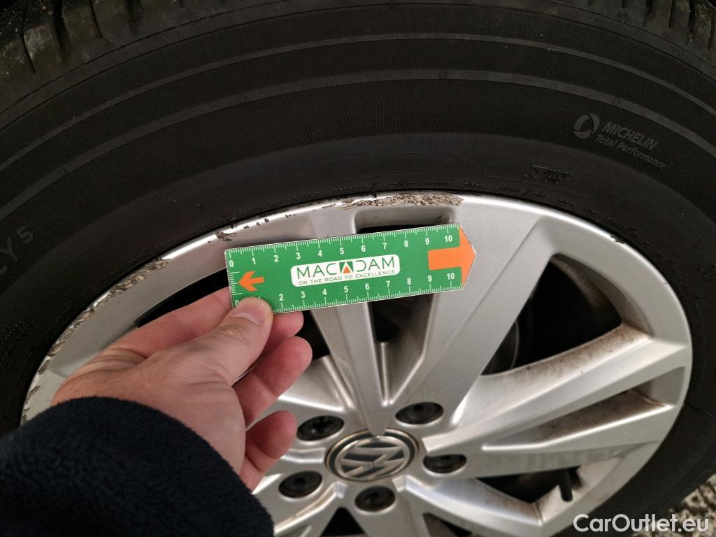  Volkswagen  Touran  Lounge Business BMT/Start-Stopp 2.0 TDI 115CV BVA7 E6dT #40