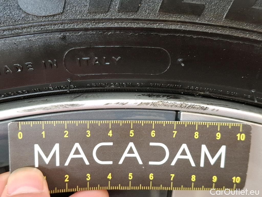  Tesla  Model Y TESLA  / 2021 / 5P / SUV RWD #18