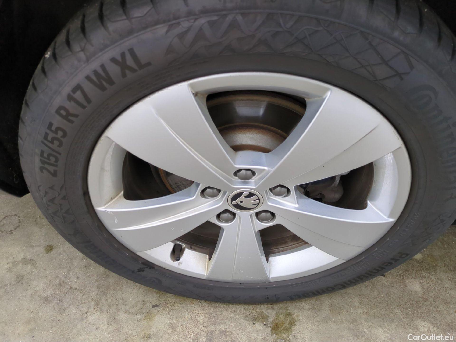  Skoda  Superb  Break Business 2.0 TDI 120CV BVA7 E6d #1